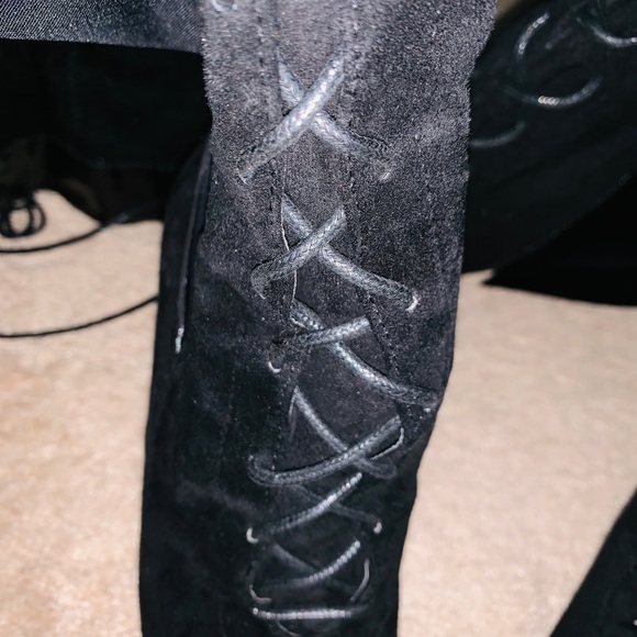 Thigh high tie up boots - Picture 4 of 7